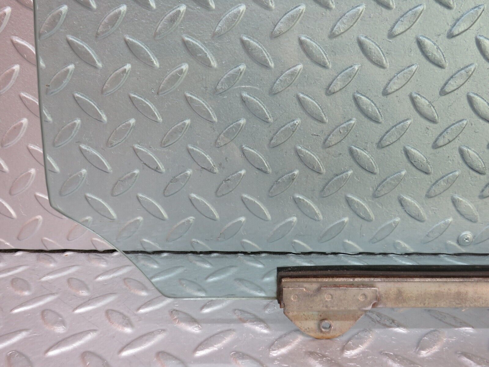 37513 Mercedes-Benz W109 300SEL Rear Left Door Window Glass