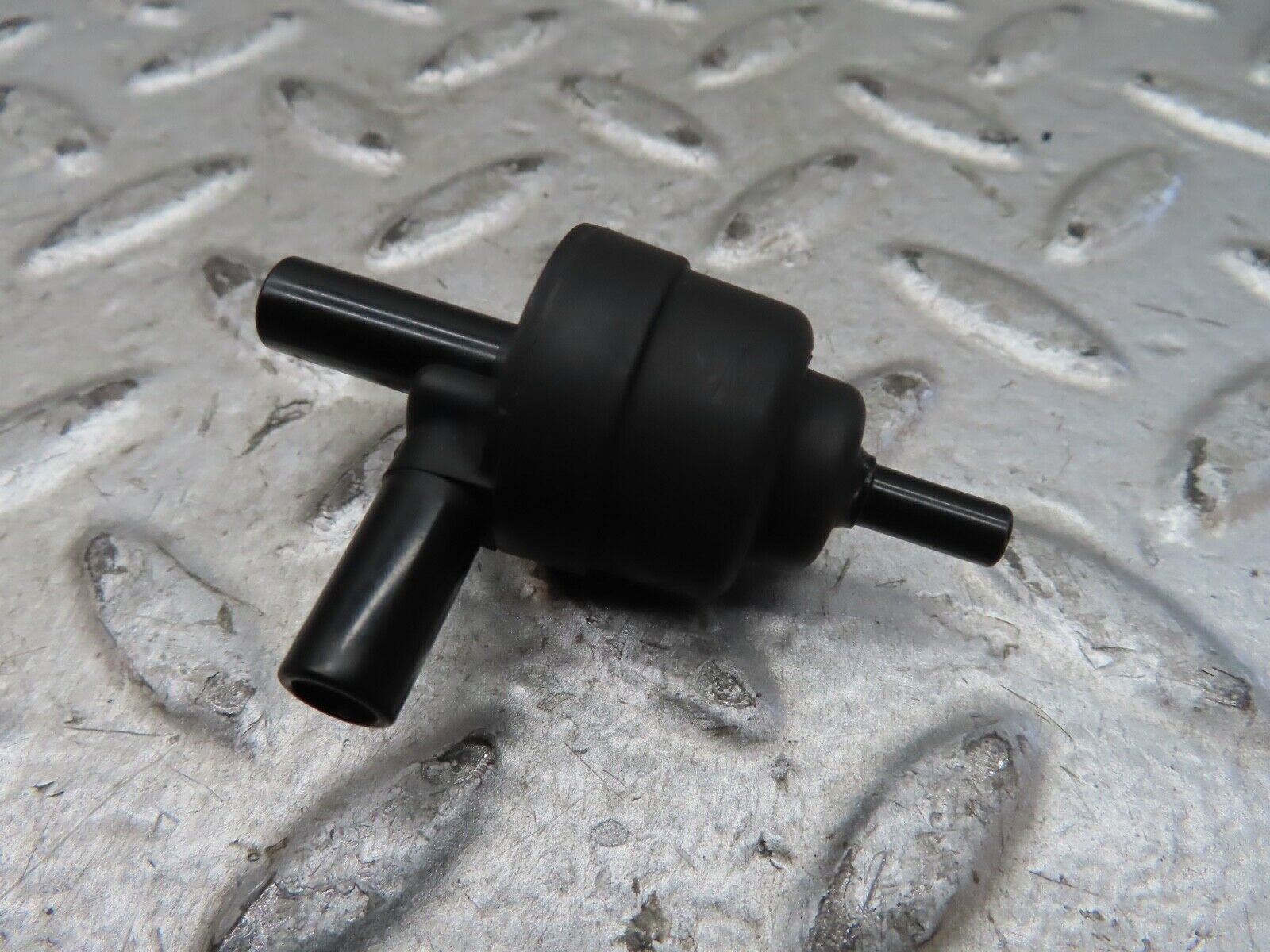 19752 Mercedes-Benz C140 CL420 Coupe Engine Crankcase Vent Valve 1074700893