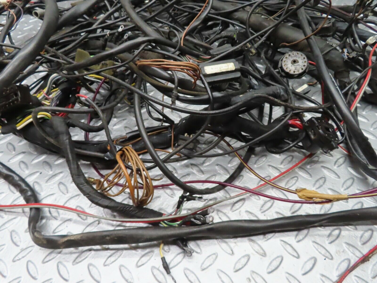 21251 Mercedes-Benz W123 230E Engine Chassis Body Wire Wiring Harness