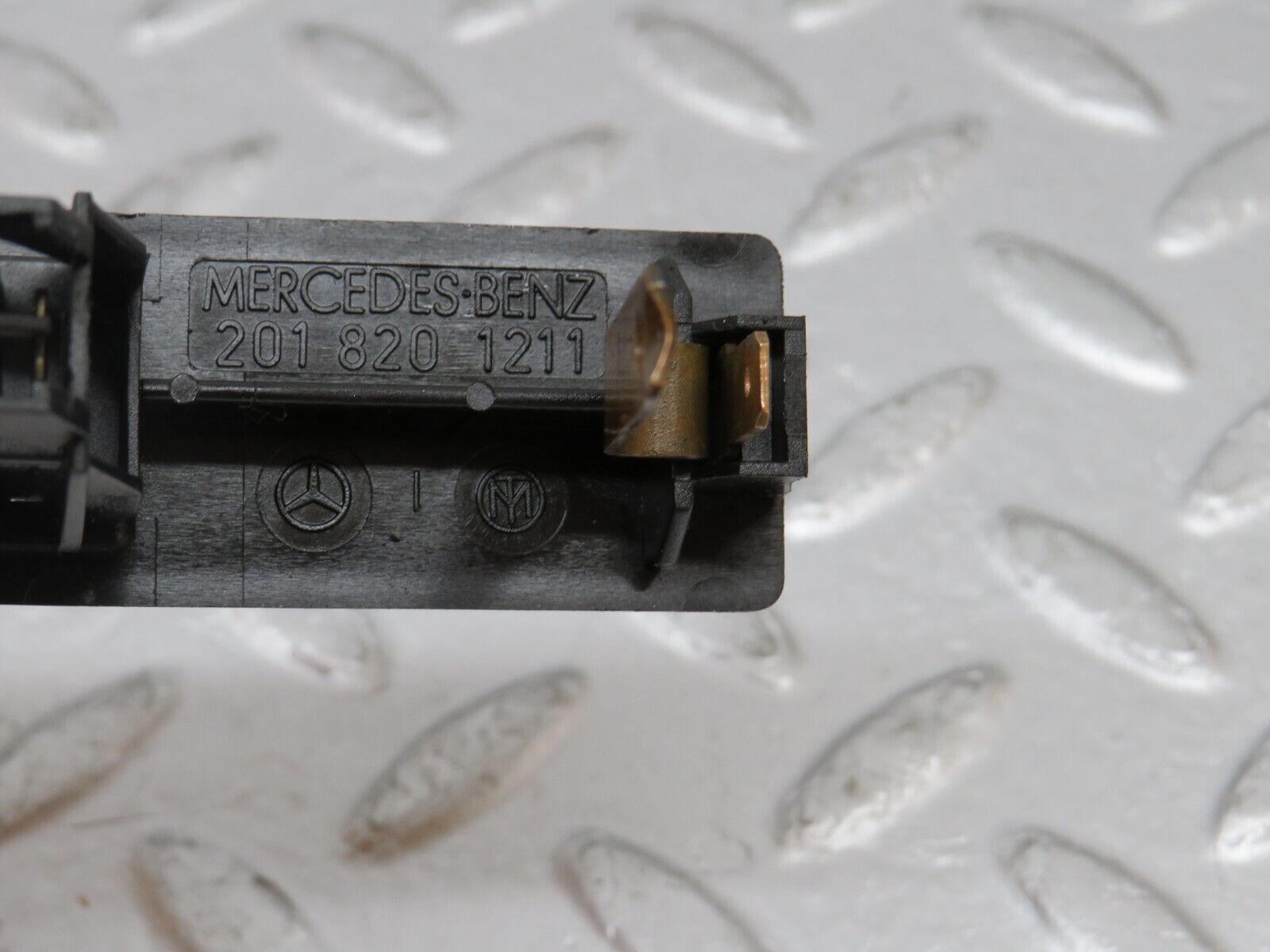 36054 Mercedes-Benz W126 420SE Trunk Boot Light Switch 2018201211