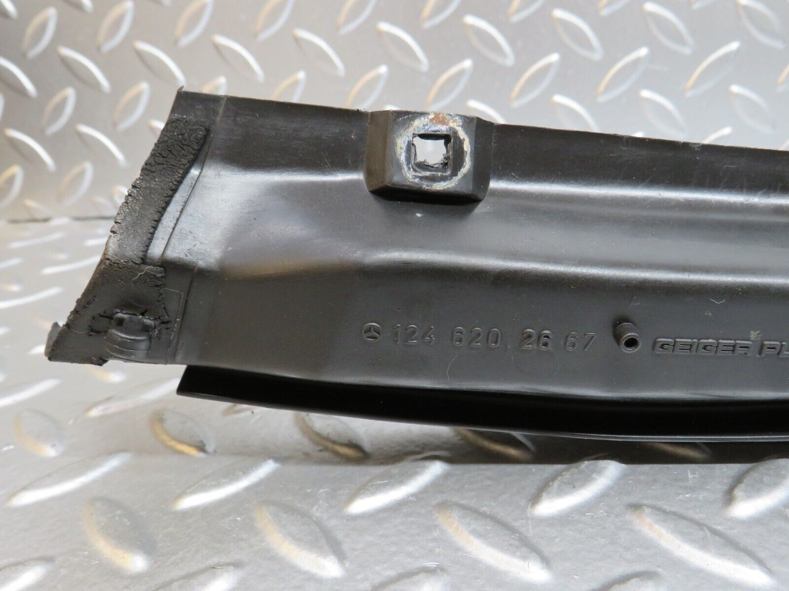 29613 Mercedes-Benz W124 230E Water Drain 1246202667 1246200978 1246200778