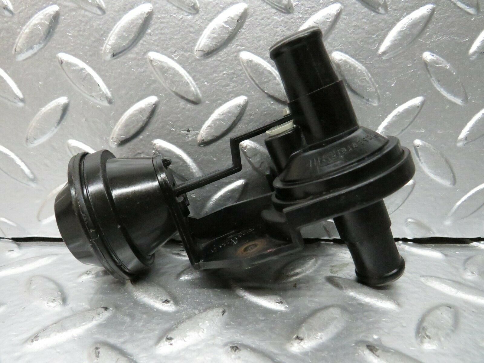 23779 Mercedes-Benz C107 450SLC Coupe Heater Control Valve 1078300584