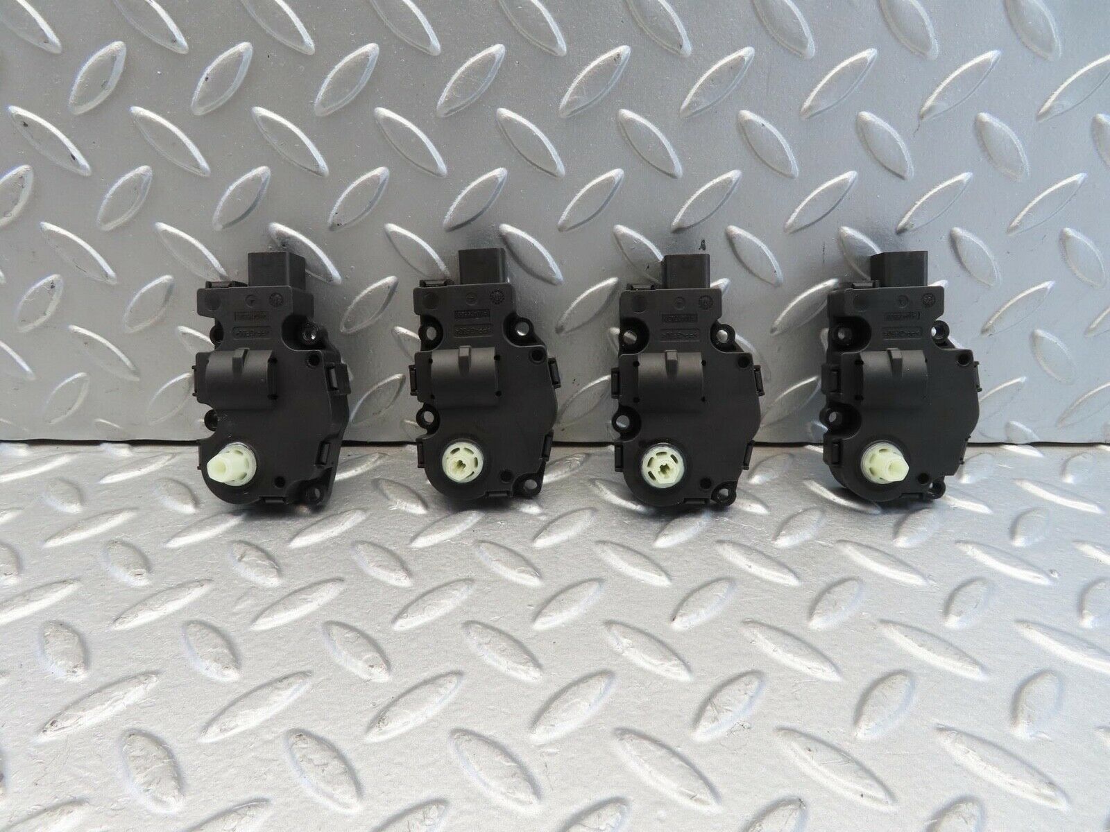 11291 Mercedes-Benz W221 S320 4x Heater Vent Control Actuator Motor 412650750