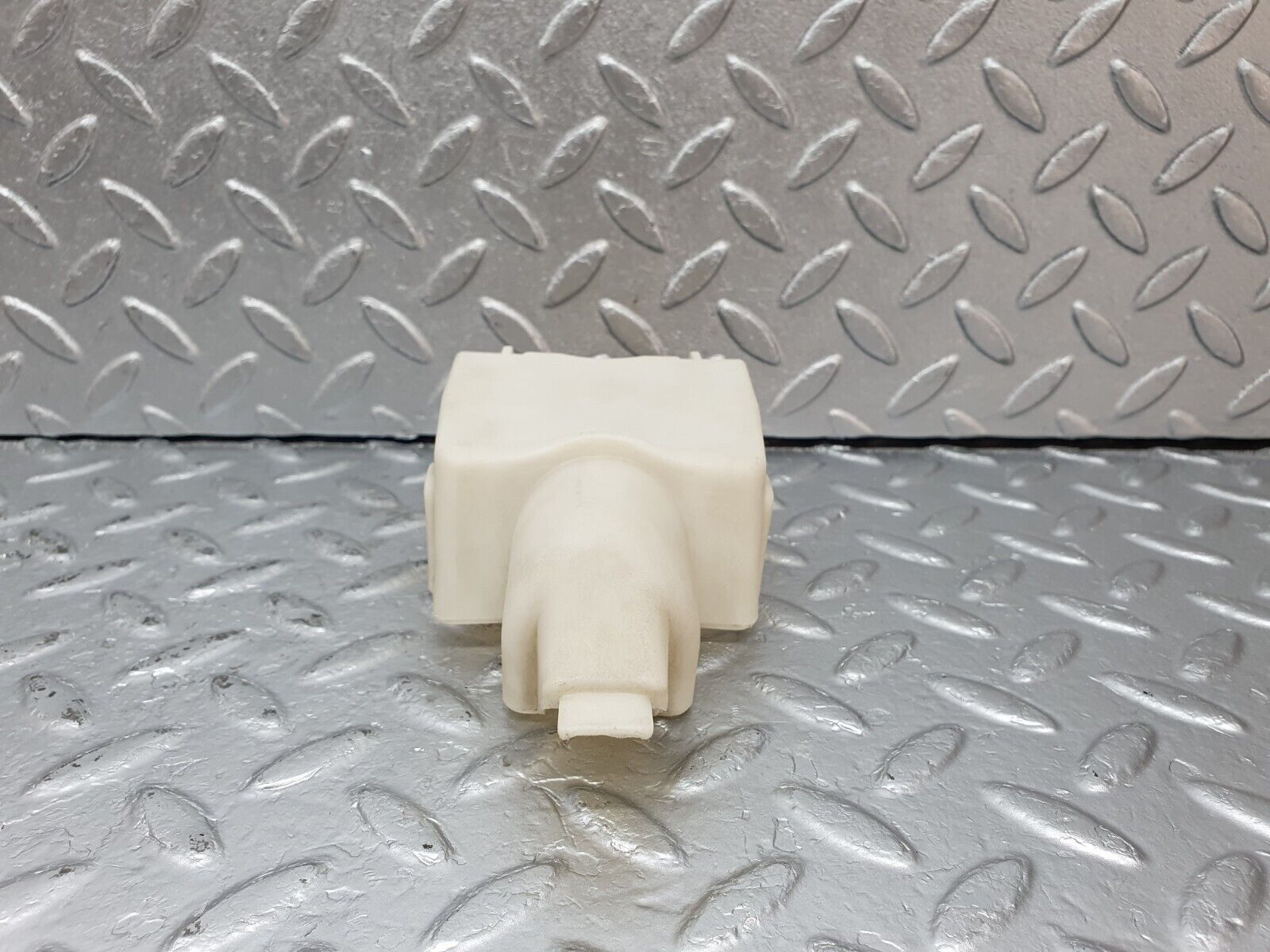 41590 Mercedes-Benz W124 200E Rear Door Lock Vacuum Actuator Cover 1248050590