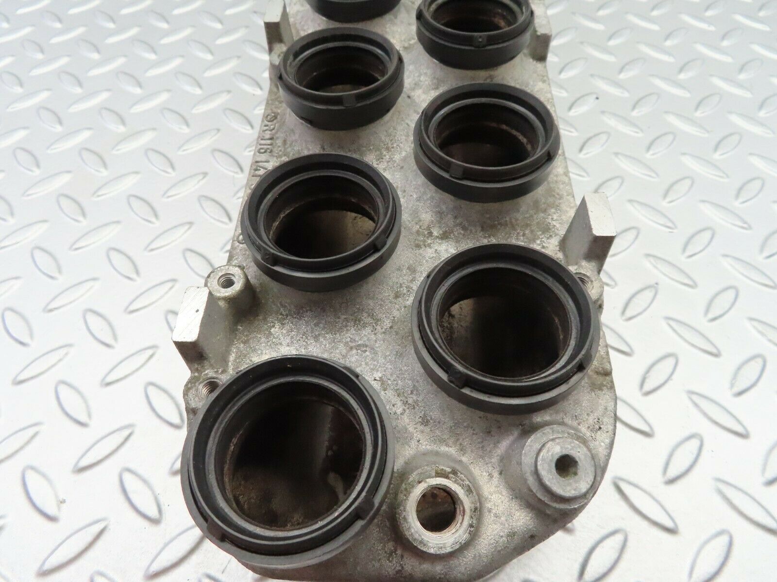 6418 Mercedes-Benz W126 380SE Lower Intake Manifold & Throttle Body 1161415301