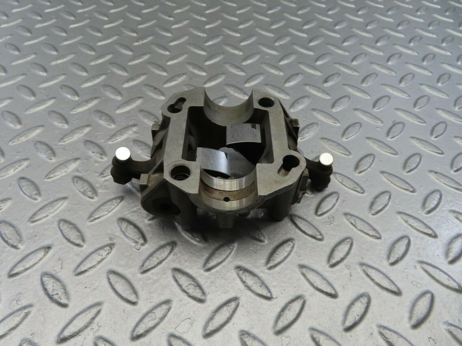 10076 Mercedes-Benz C123 230CE Coupe Rocker Arms Camshaft Bearing Block 1020510010