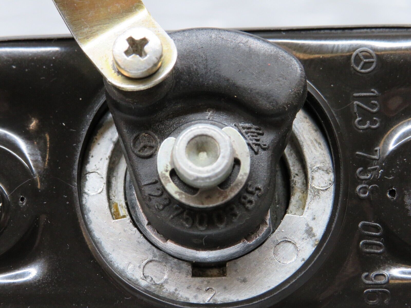 26905 Mercedes-Benz W123 240D Trunk Lock No Key 1237580096
