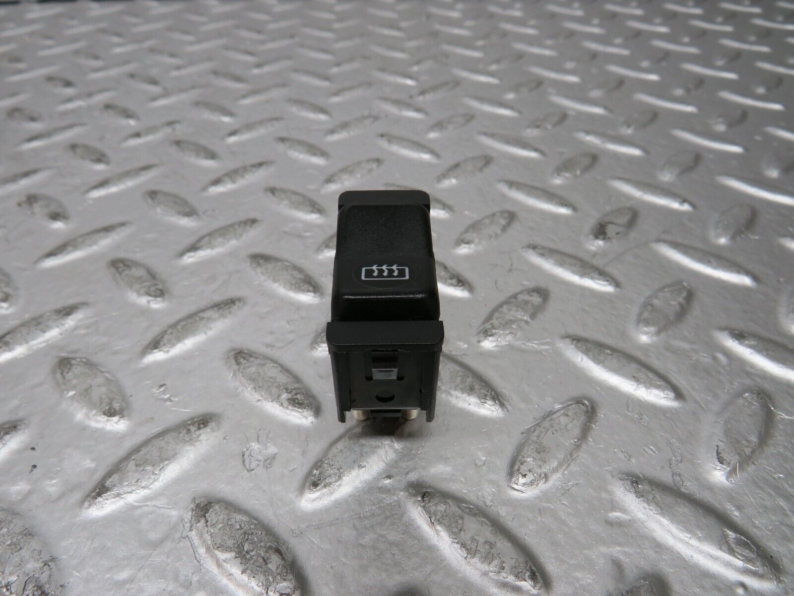 27350 Mercedes-Benz W123 280E Rear Windscreen Defroster Switch 0008206110