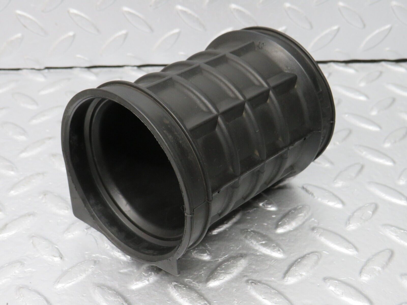 39406 Mercedes-Benz R129 320SL Coupe Air Intake Pipe 1041410990