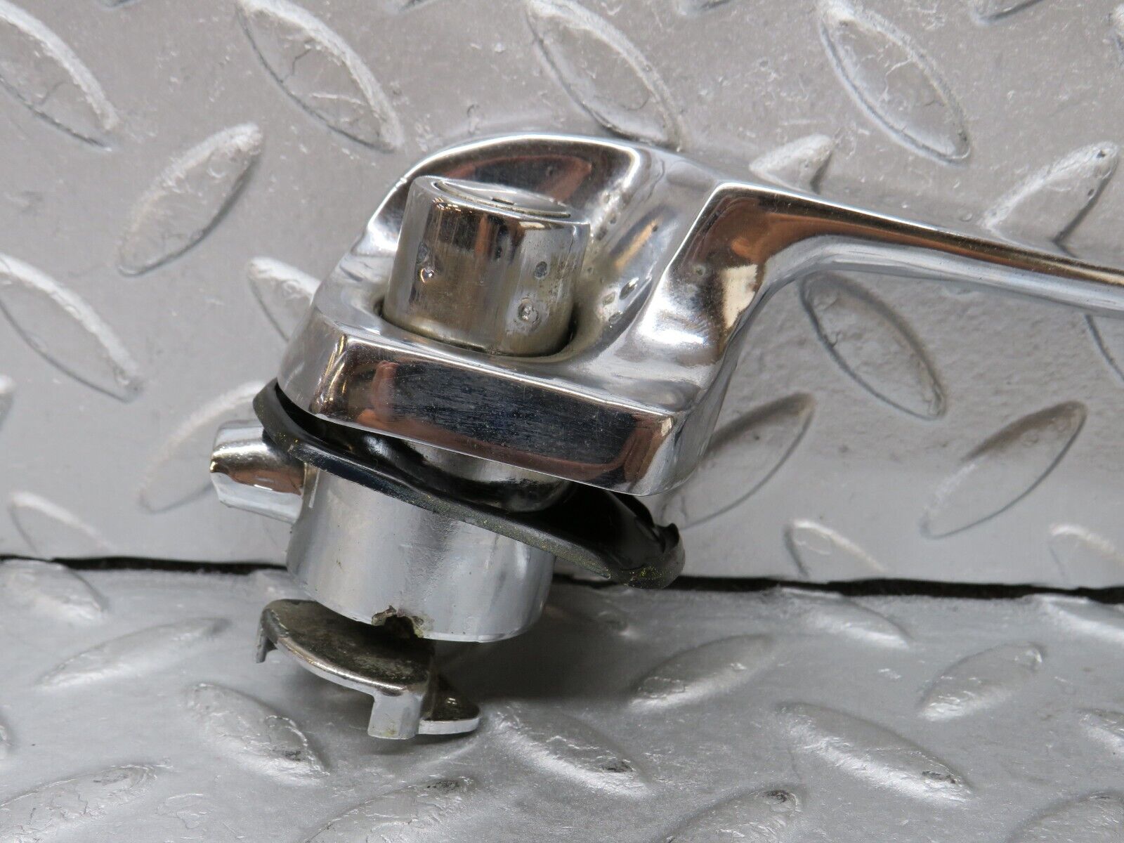 35817 Mercedes-Benz W108 Front Right Chrome Door Handle No Key 1087660801