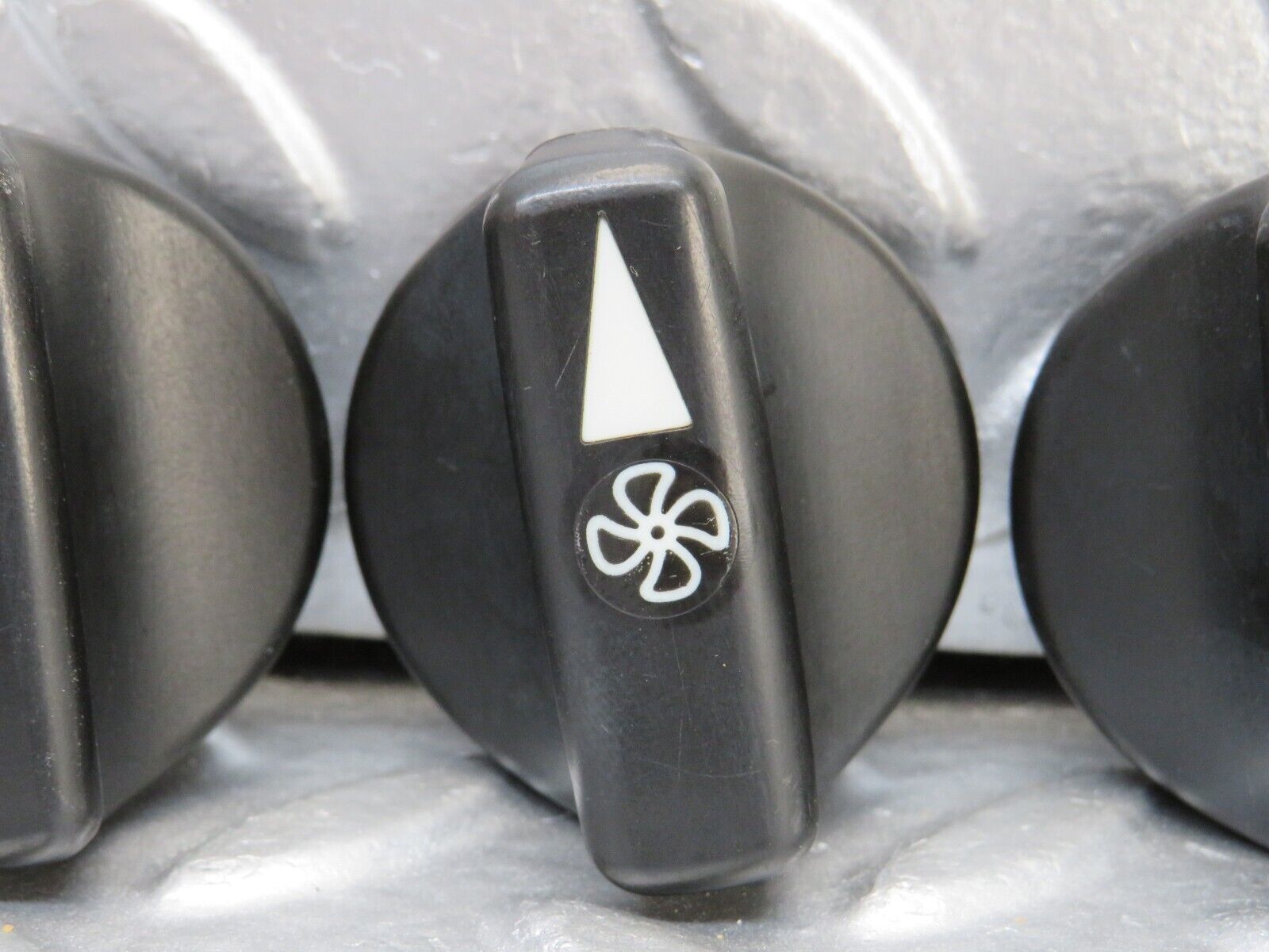 25522 Mercedes-Benz W123 200 Heater Control Knob Set