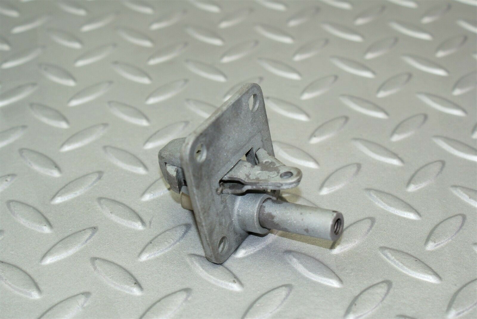 3211 Mercedes-Benz W115 220D Bonnet Lock Latch