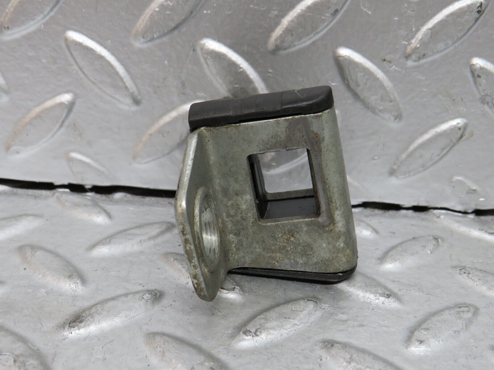 29122 Mercedes-Benz C124 320CE Coupe Door Lock Latch