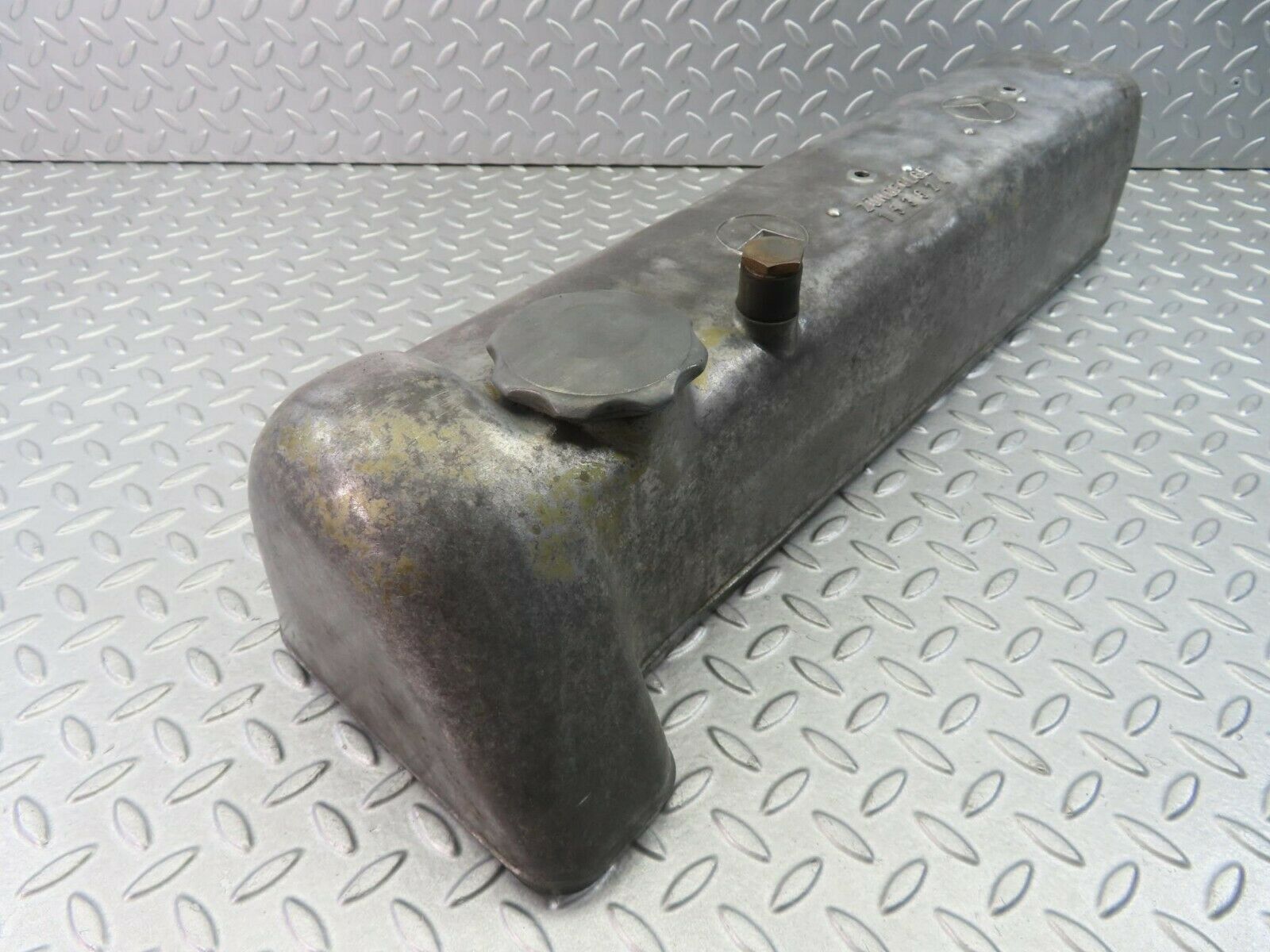 8547 Mercedes-Benz W108 Cylinder Head Valve Cover 1800161305