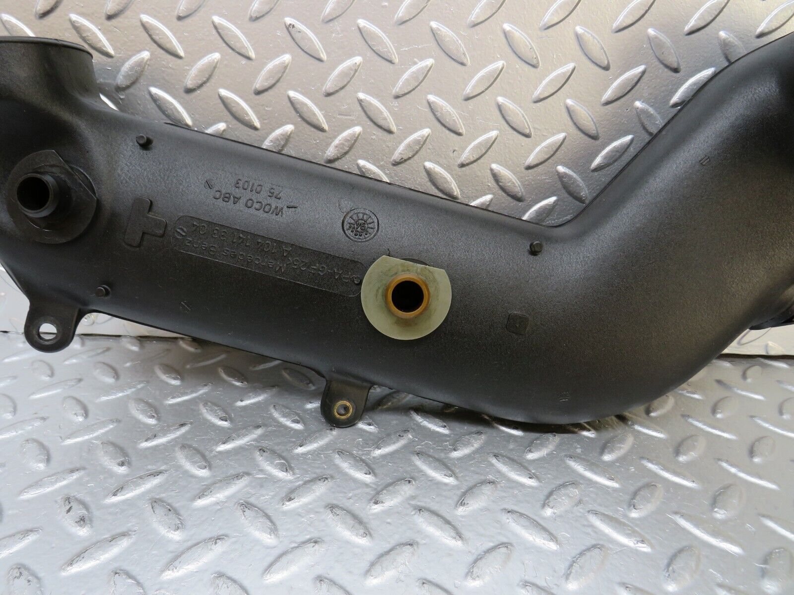 25757 Mercedes-Benz W124 280E Air Intake Pipe 1111400012