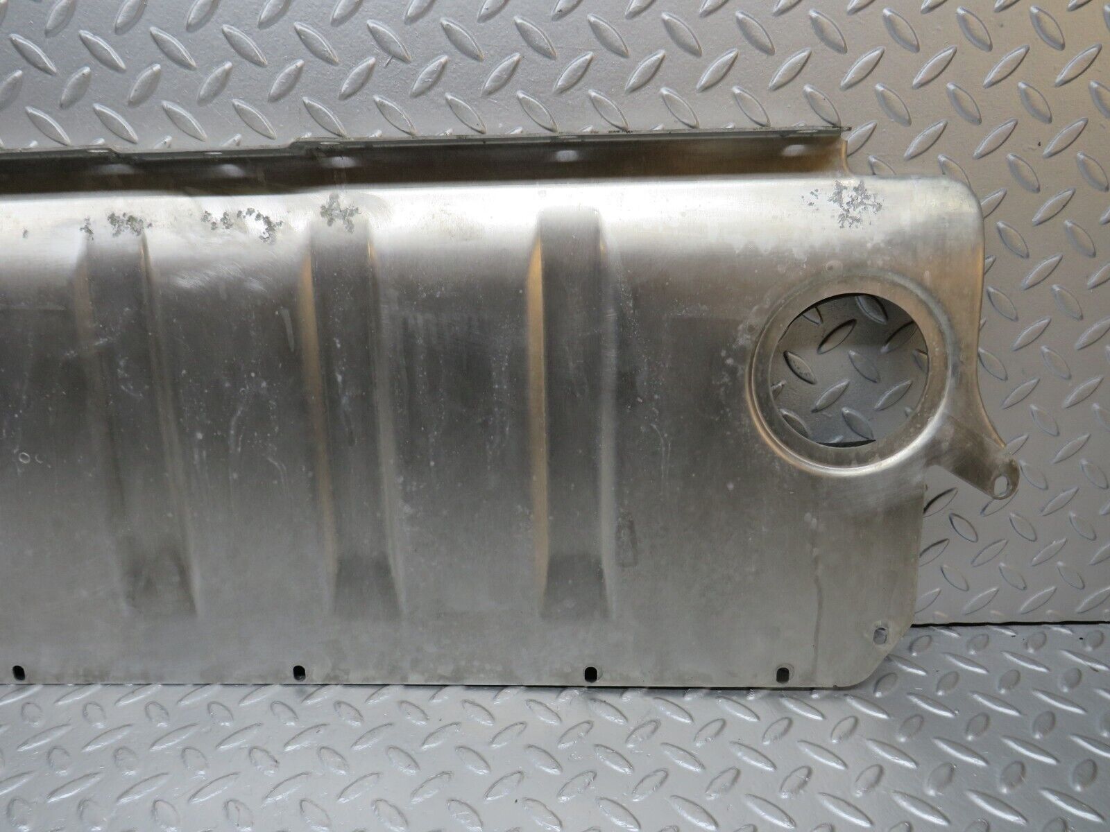 39520 Mercedes-Benz R129 320SL Coupe Fuel Tank Rear Cover