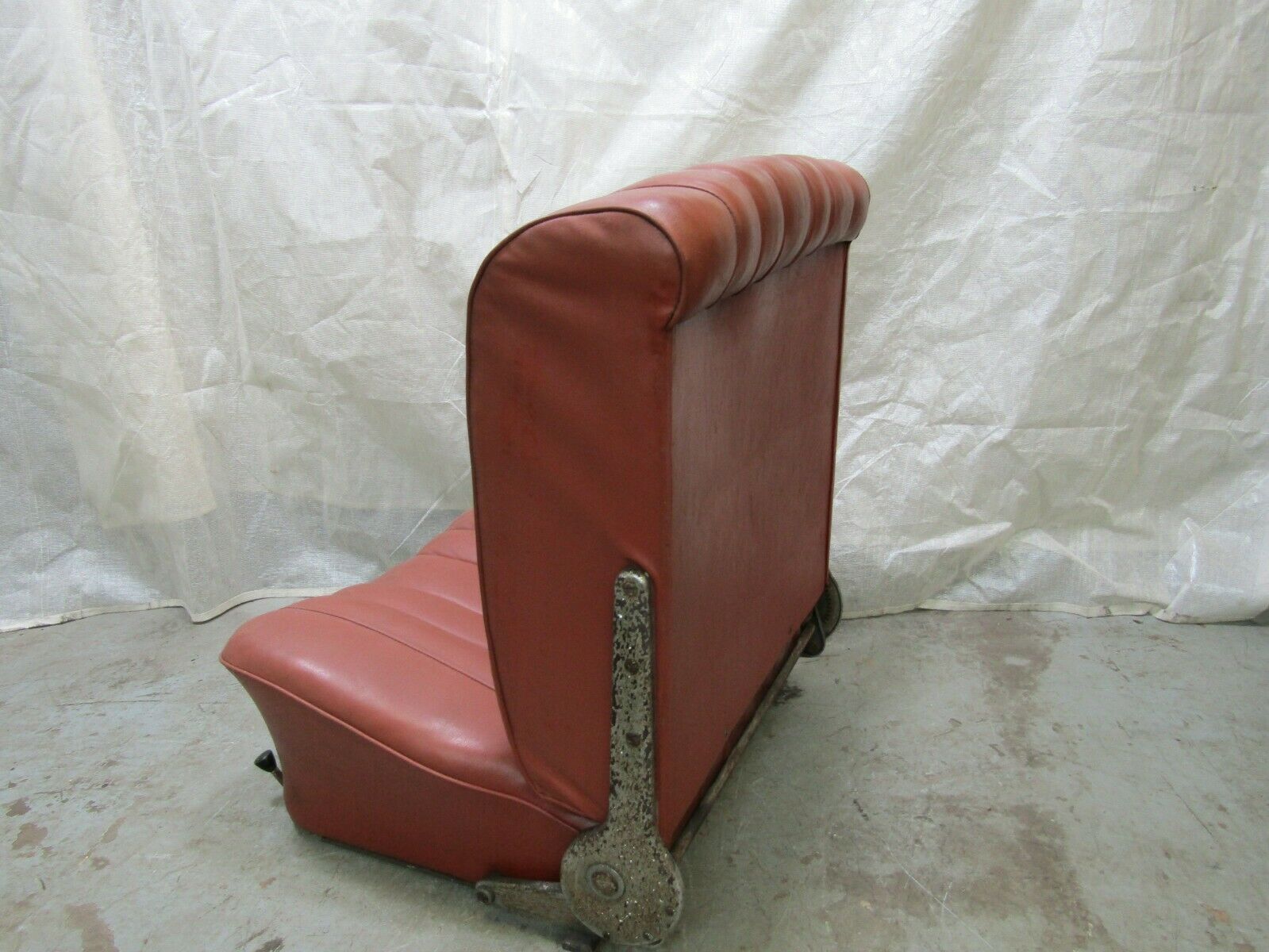 3255 Mercedes-Benz W105 PONTON Front Right Seat Passenger Seat Red Faux Leather