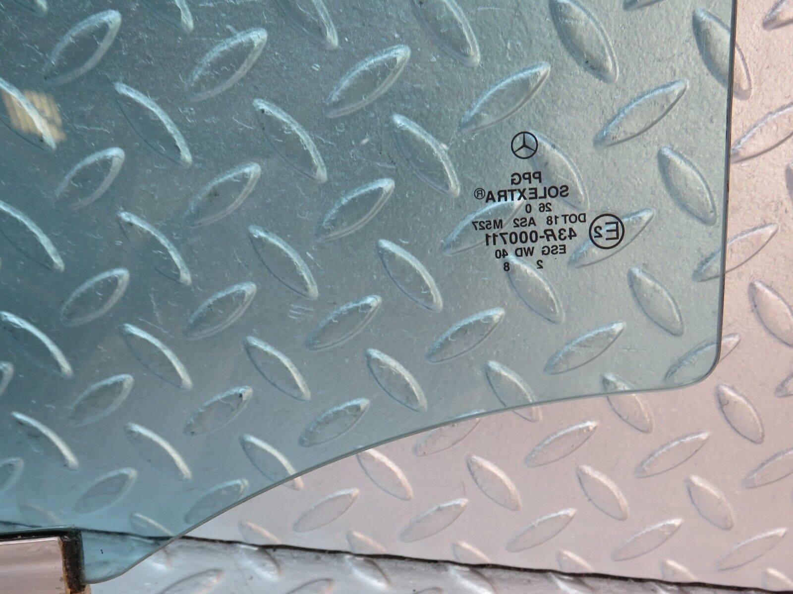 34974 Mercedes-Benz W210 320E Rear Right Door Window Glass