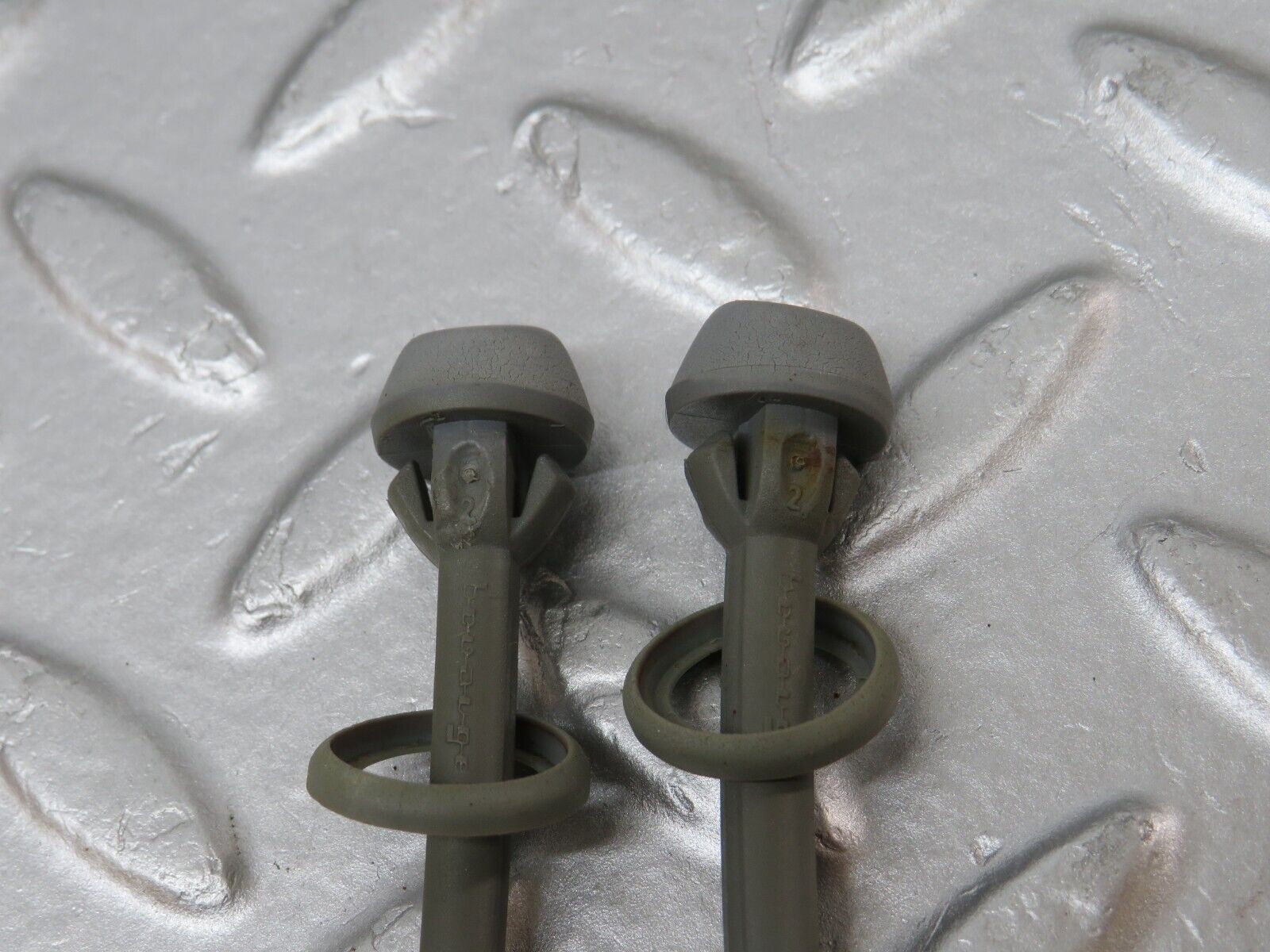 34335 Mercedes-Benz C126 380SEC Coupe Headlight Washer Nozzle