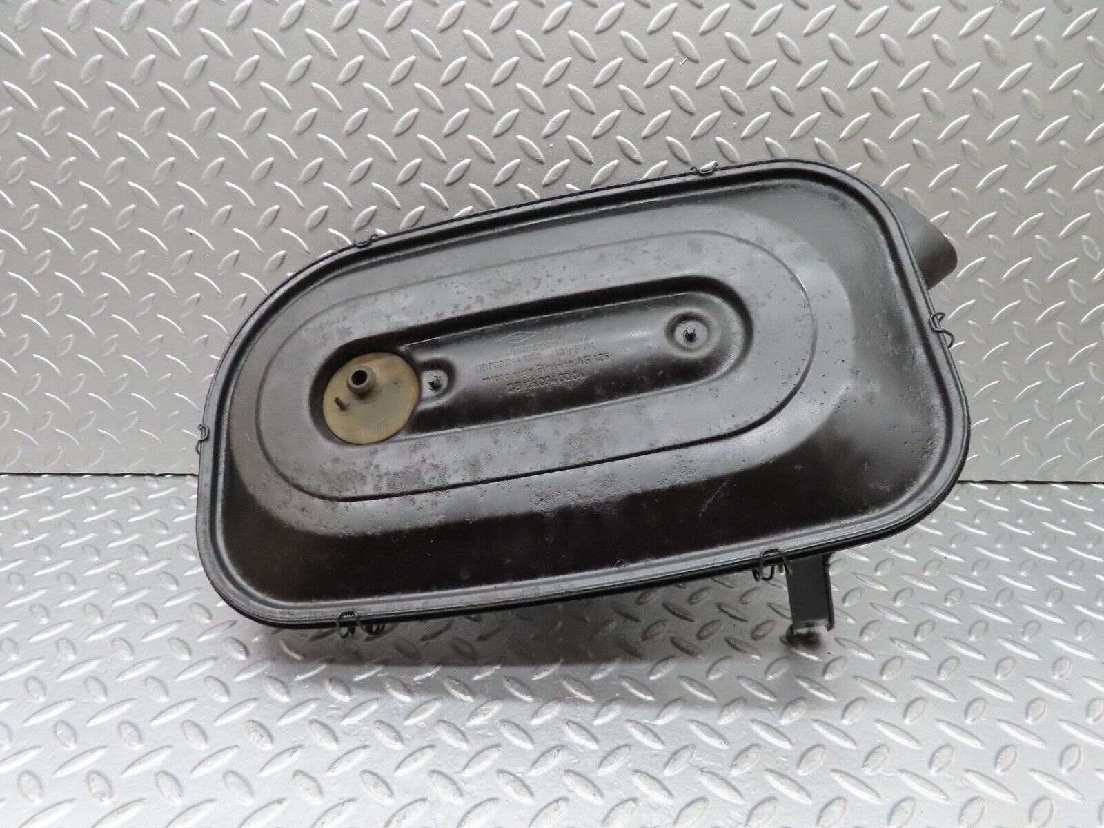 18191 Mercedes-Benz W123 200 Air Filter Housing 1150940002