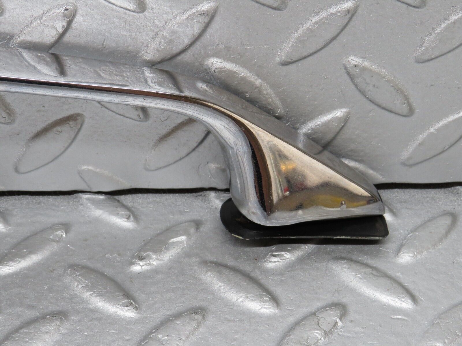 35817 Mercedes-Benz W108 Front Right Chrome Door Handle No Key 1087660801