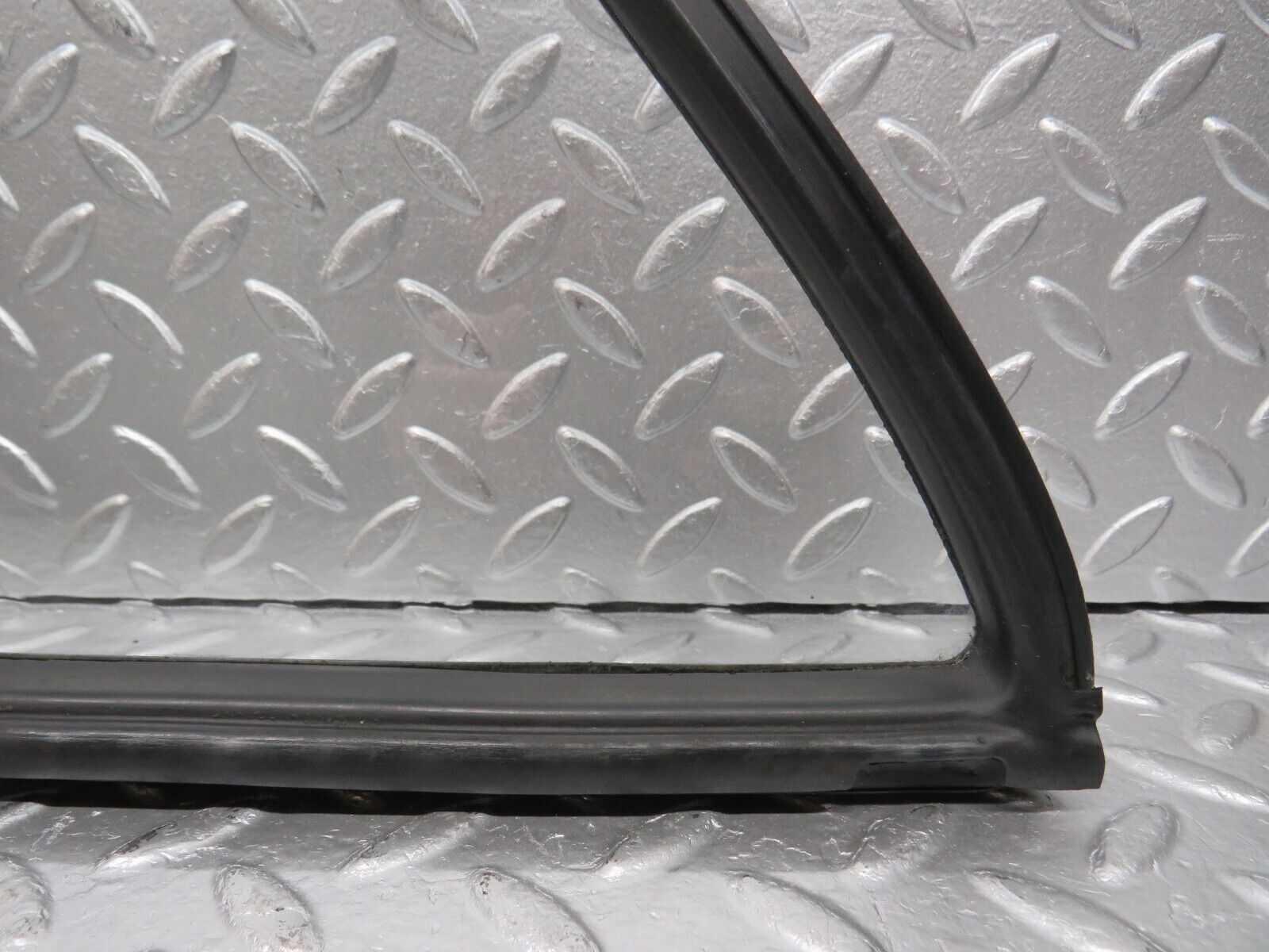 31095 Mercedes-Benz W123 200D Rear Left Quarter Window 1237350124