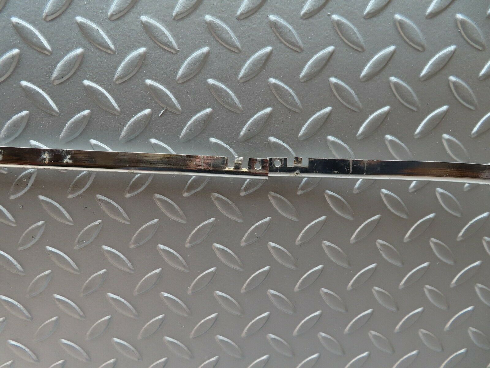 2049 Mercedes-Benz W105 219 PONTON Front Right Door Chrome Trim