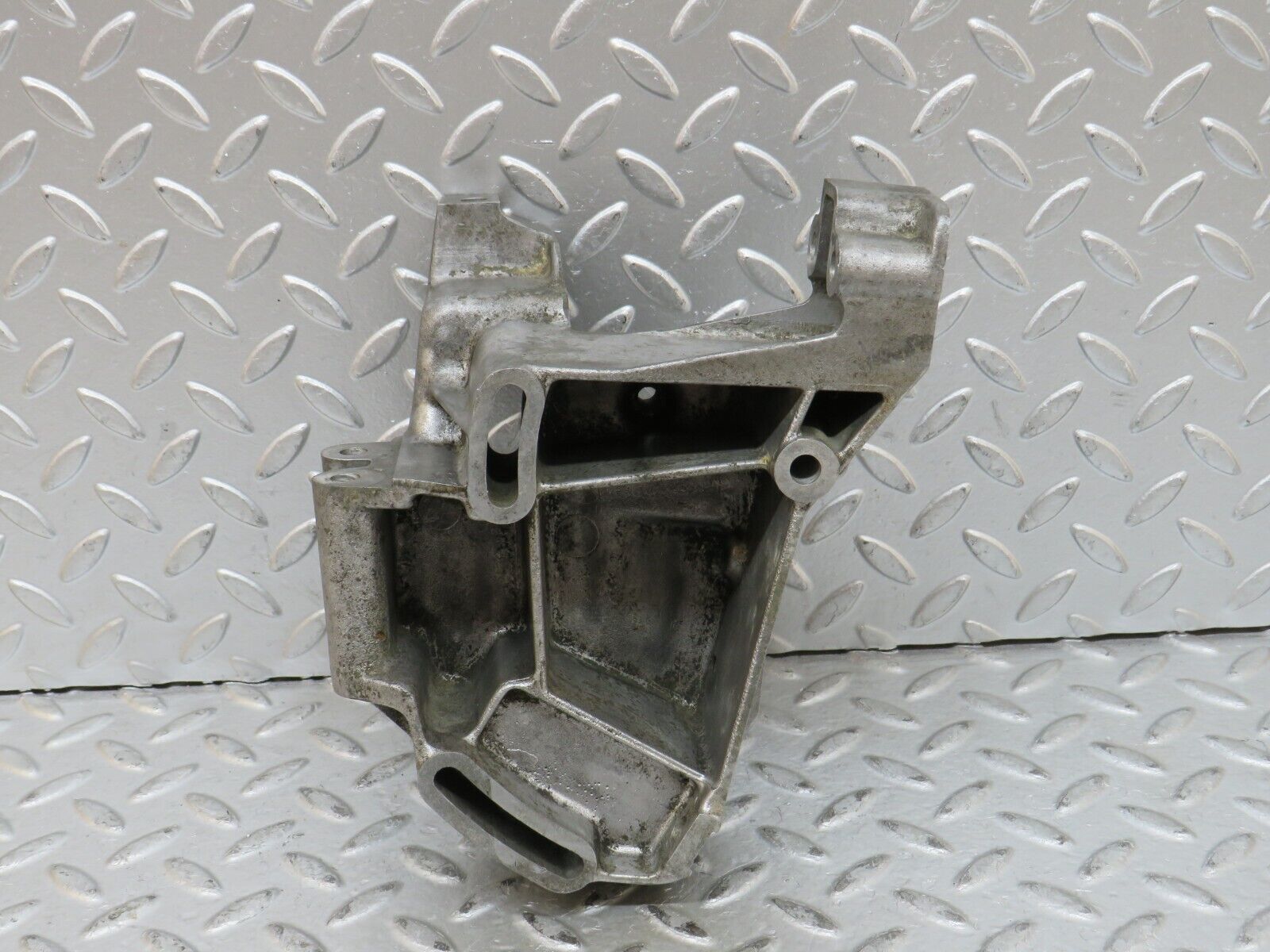 28429 Mercedes-Benz S123 240D Wagon Power Steering Pump Bracket 6172360330