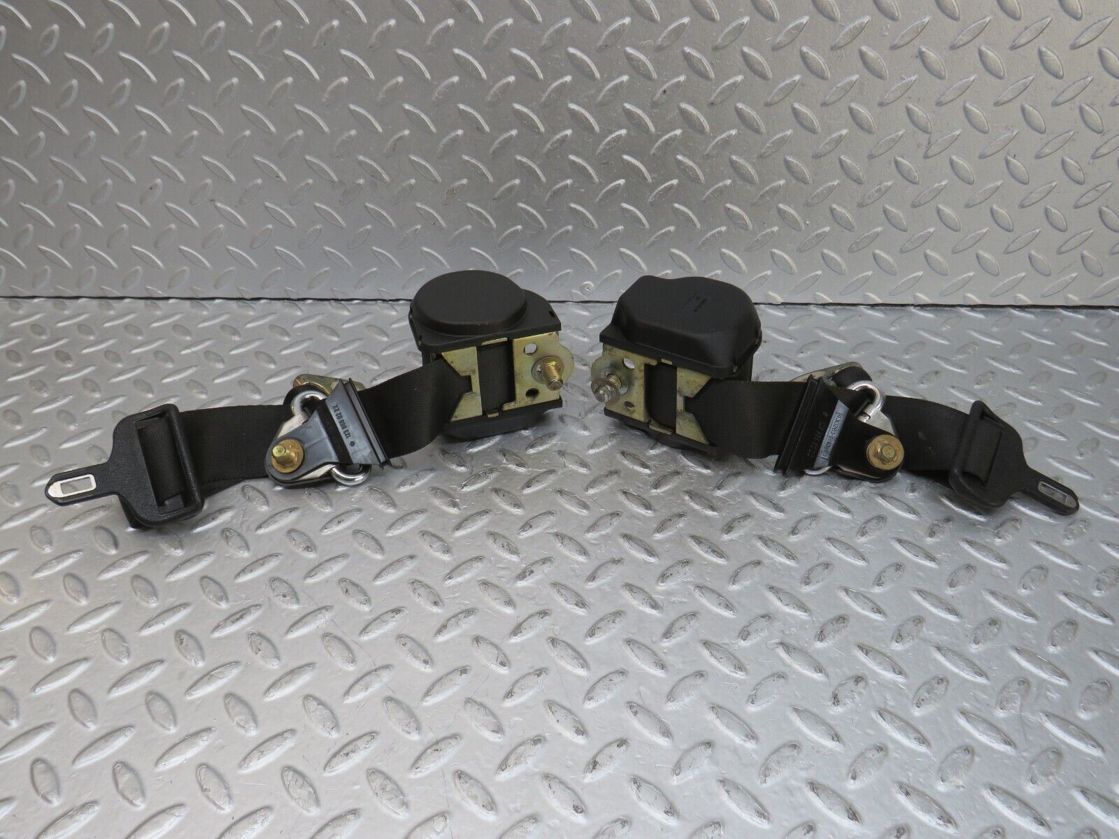 36319 Mercedes-Benz W126 420SE Rear Seat Belt Set & Buckles 1268601886 1248601169 1248601396