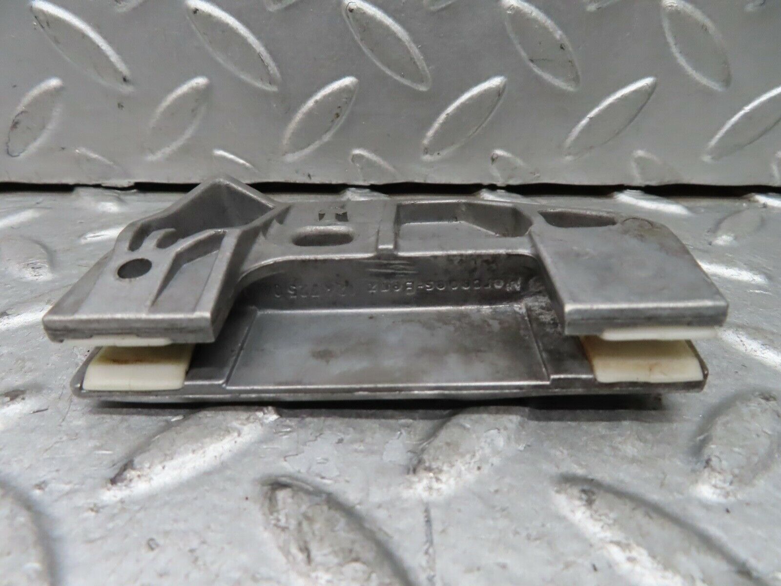 19631 Mercedes-Benz C140 CL420 Coupe Door Window Guide Bracket 1247250432