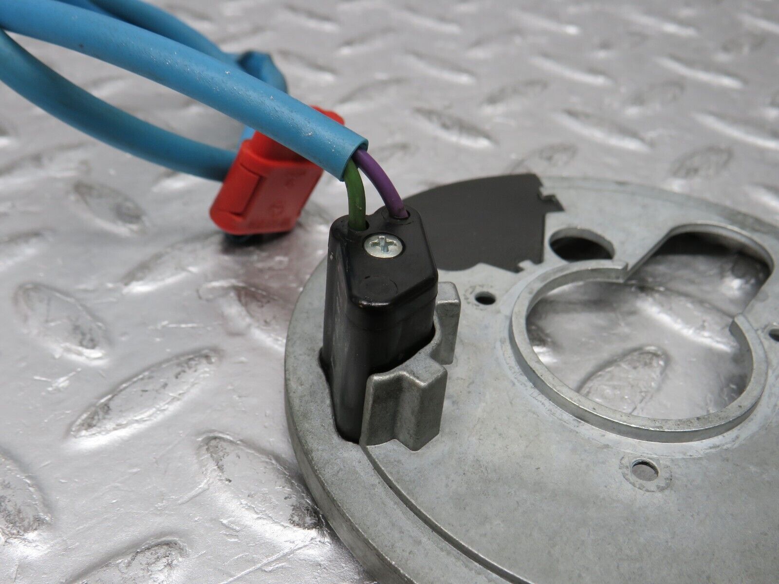 37926 Mercedes-Benz A124 320E Cabriolet Steering Wheel Contact Plate 1244620597