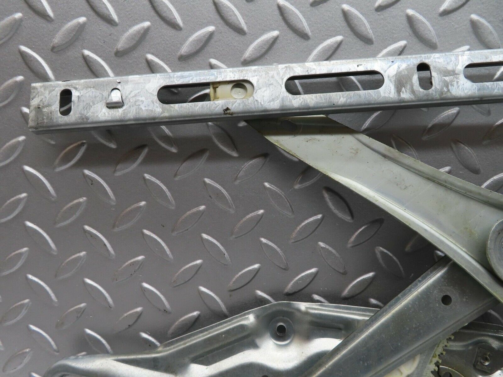 14938 Mercedes-Benz W140 S320 Front Left Power Window Regulator