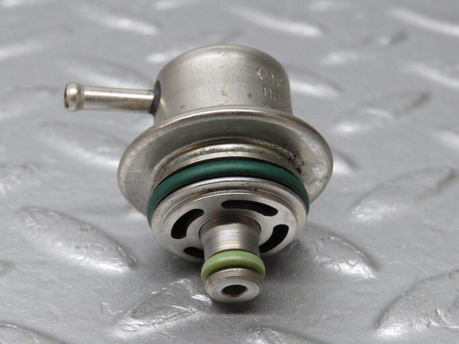 38567 Mercedes-Benz R129 280SL Coupe Fuel Pressure Regulator Bosch 0000781489