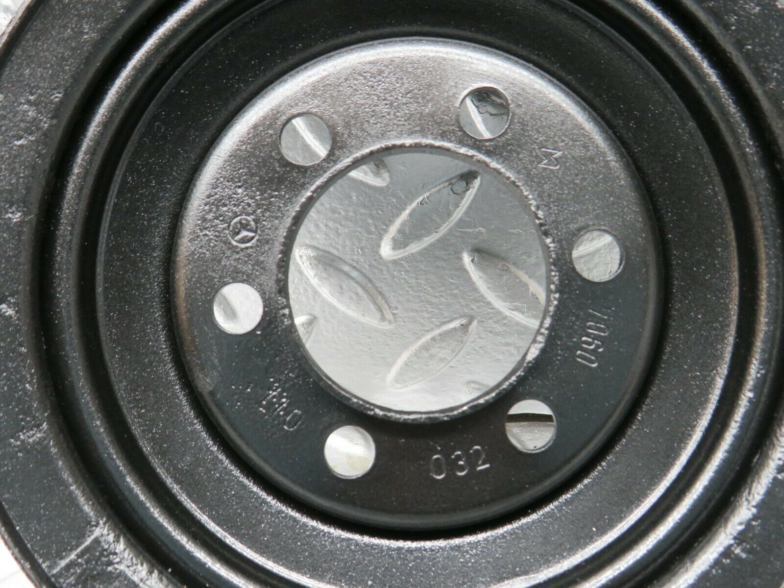 24159 Mercedes-Benz W123 280E Crankshaft Pulley 1100320904