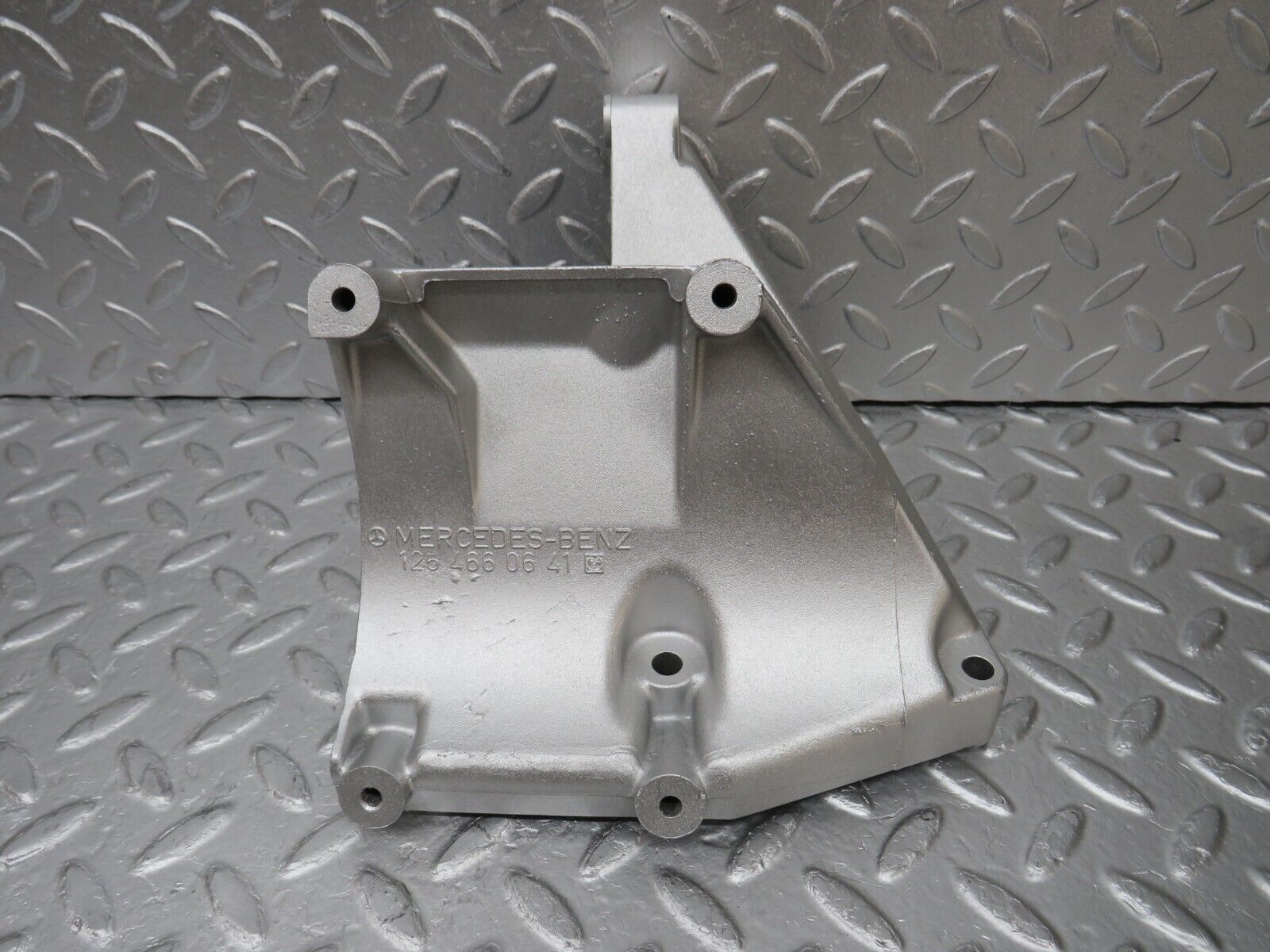 34687 Mercedes-Benz W124 260E Power Steering Pump Bracket 1264660641