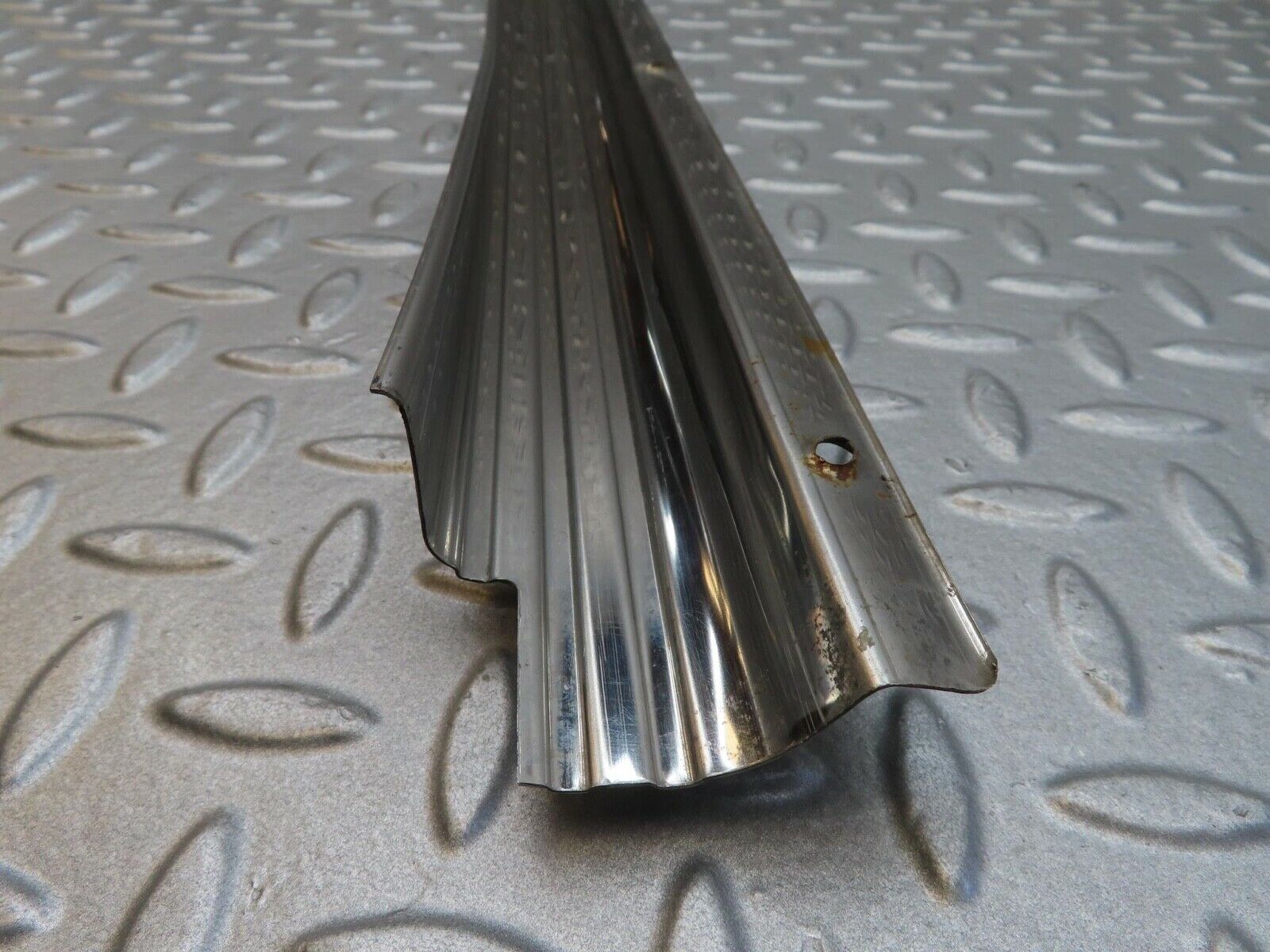 14118 Mercedes-Benz C107 280SLC Left Door Sill Chrome