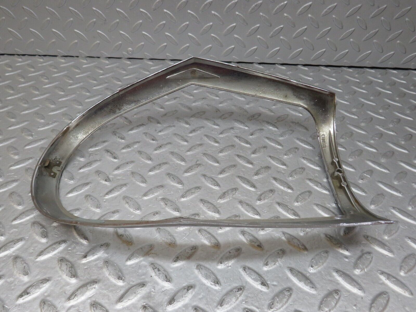 35752 Mercedes-Benz W108 Headlight Chrome Frame