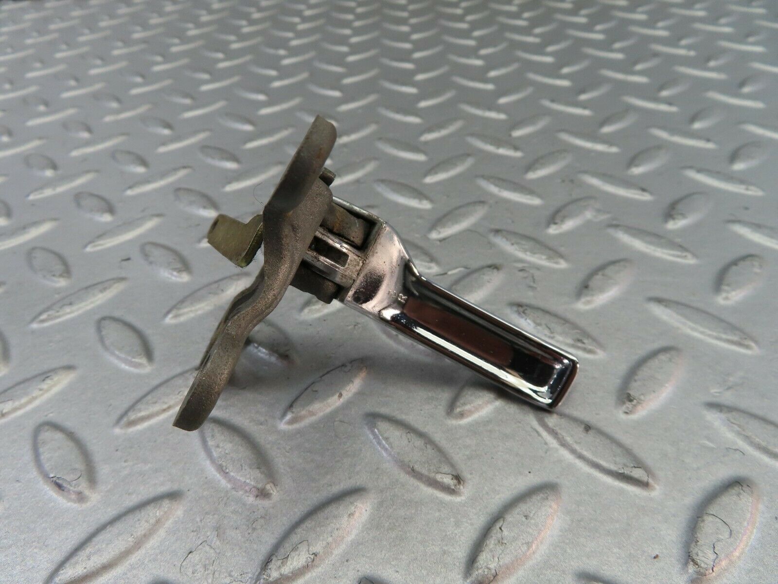 7588 Mercedes-Benz S123 230TE Wagon Right Interior Door Handle