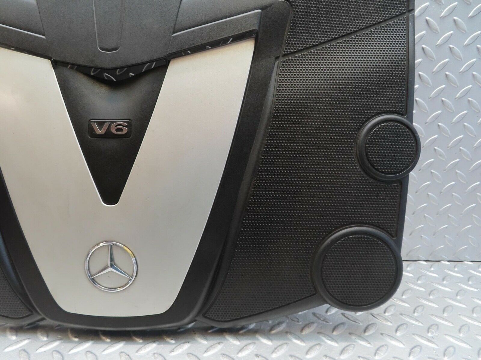 11297 Mercedes-Benz W221 S320 Engine Cover 6420100167