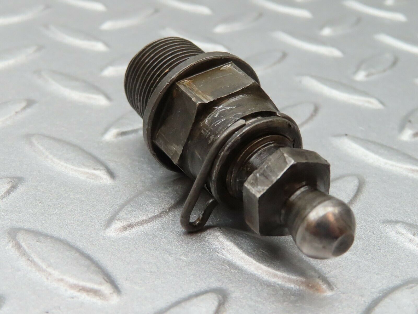 3552 Mercedes-Benz W108 280SE Ball Studs For Rocker Arm Mounting (Timing)