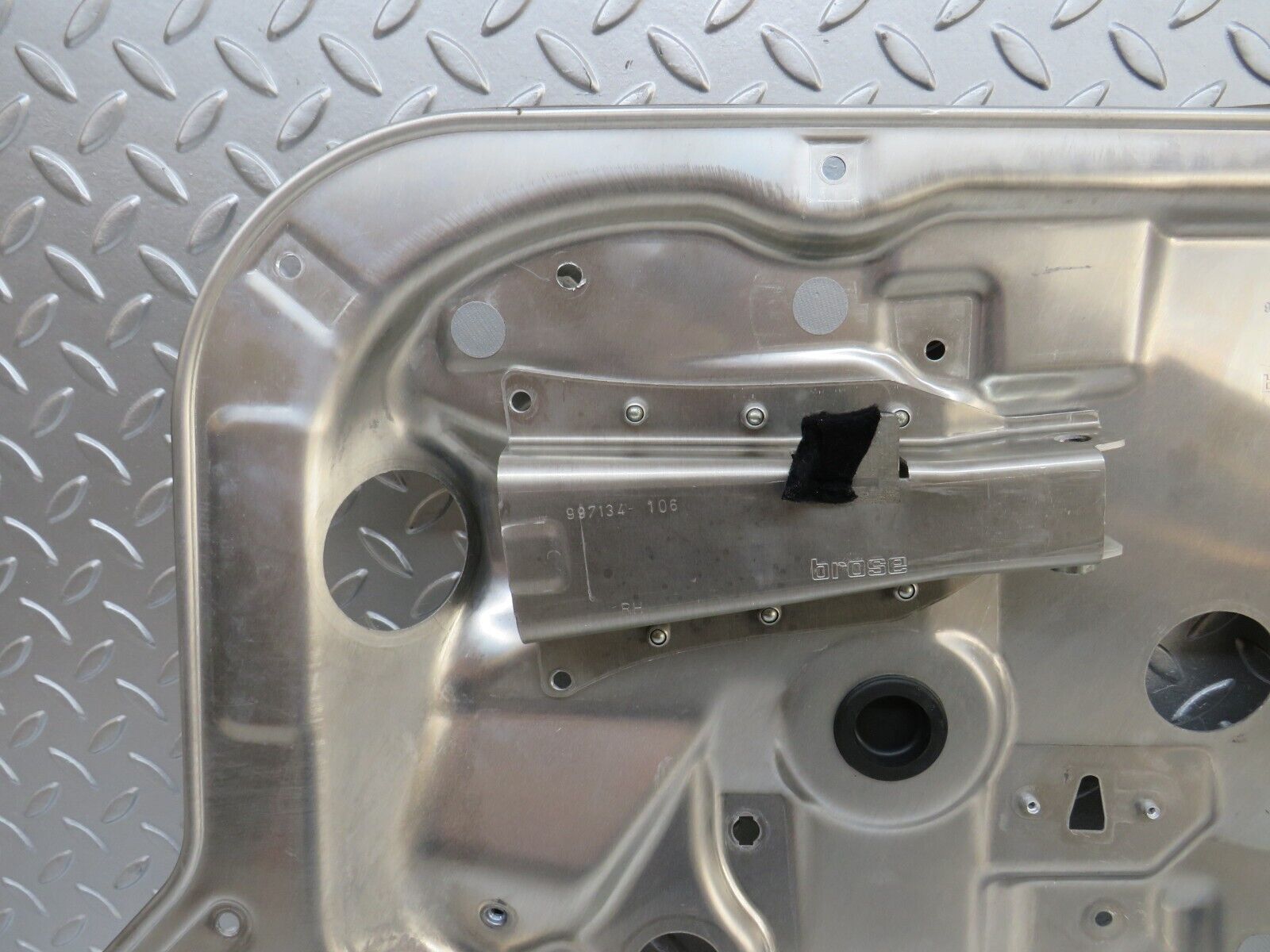 35106 Mercedes-Benz W221 Rear Right Window Regulator Support Panel