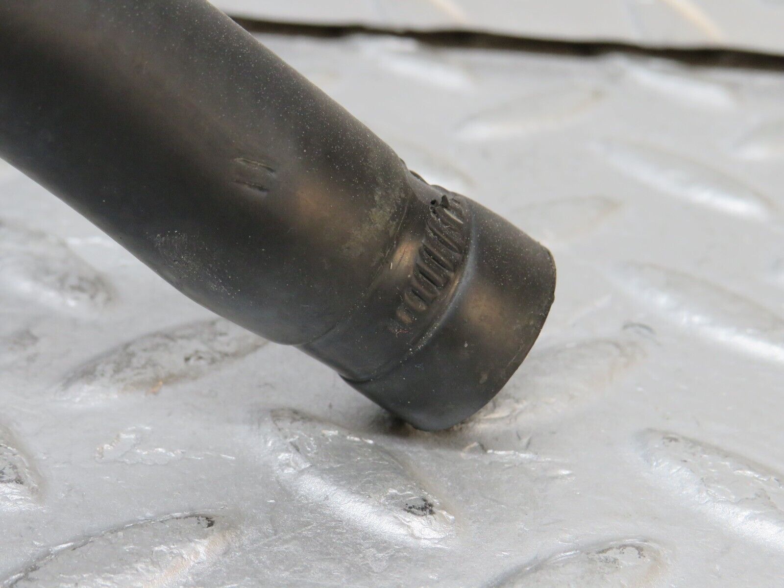 37975 Mercedes-Benz A124 320E Cabriolet Heater Hose Pipe Pair 1248327093