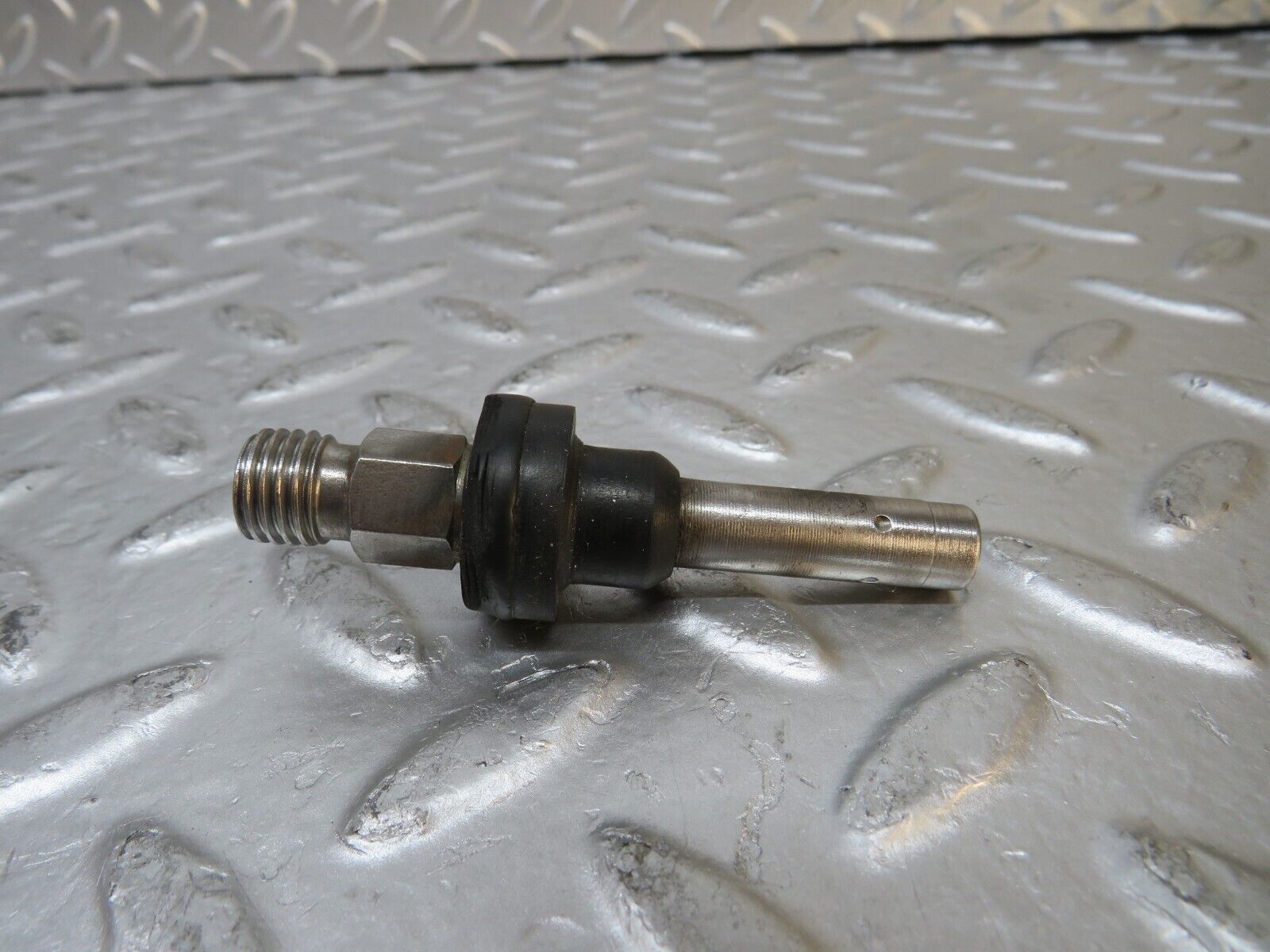 29928 Mercedes-Benz W123 230E Fuel Injector Bosch 0437502010