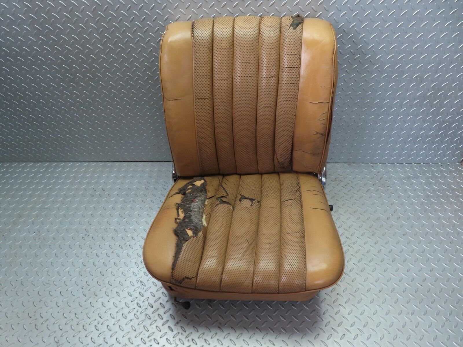 12842 Mercedes-Benz W111 220SE Front Left Driver Seat Caramel