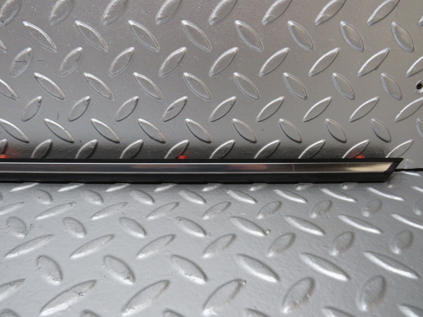 27894 Mercedes-Benz W123 280E Front Right Door Centre Moulding Trim