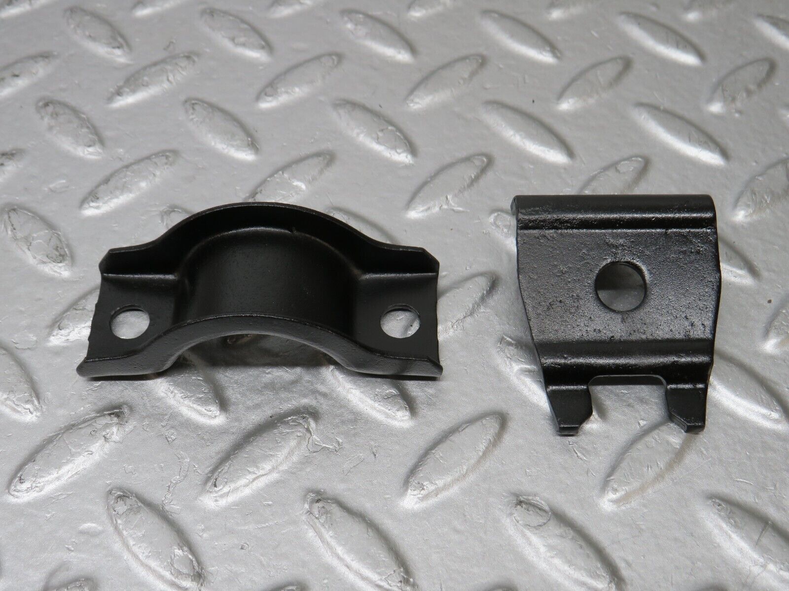 36782 Mercedes-Benz W201 190E 2.0L Front Axle Bracket