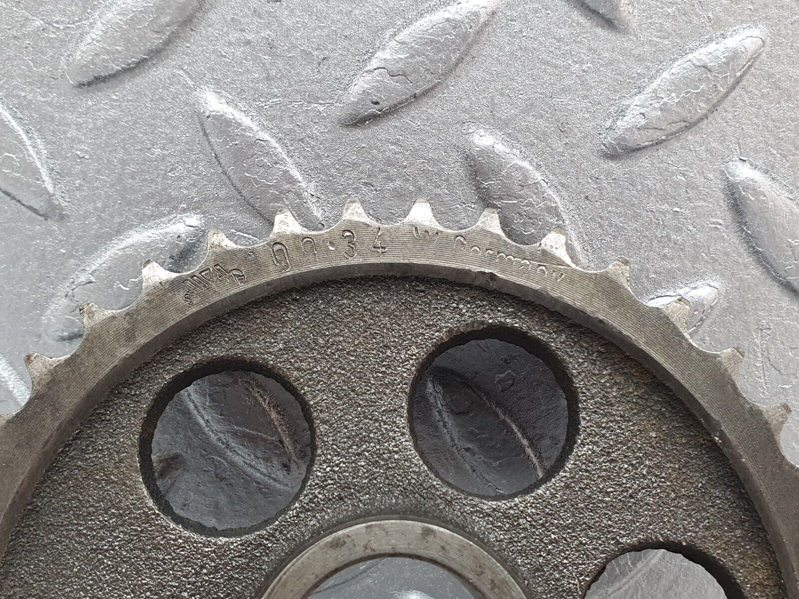 40872 Mercedes-Benz W123 240D Camshaft Timing Gear