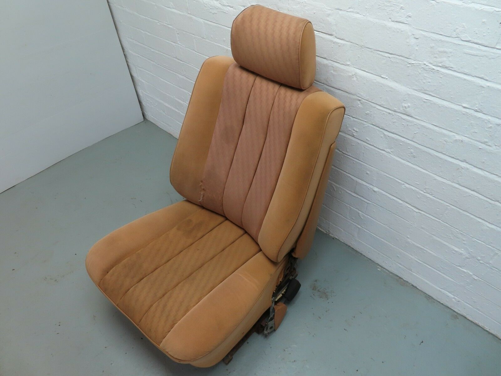 6321 Mercedes-Benz W126 380SE Front Right Seat Driver Seat Palomino