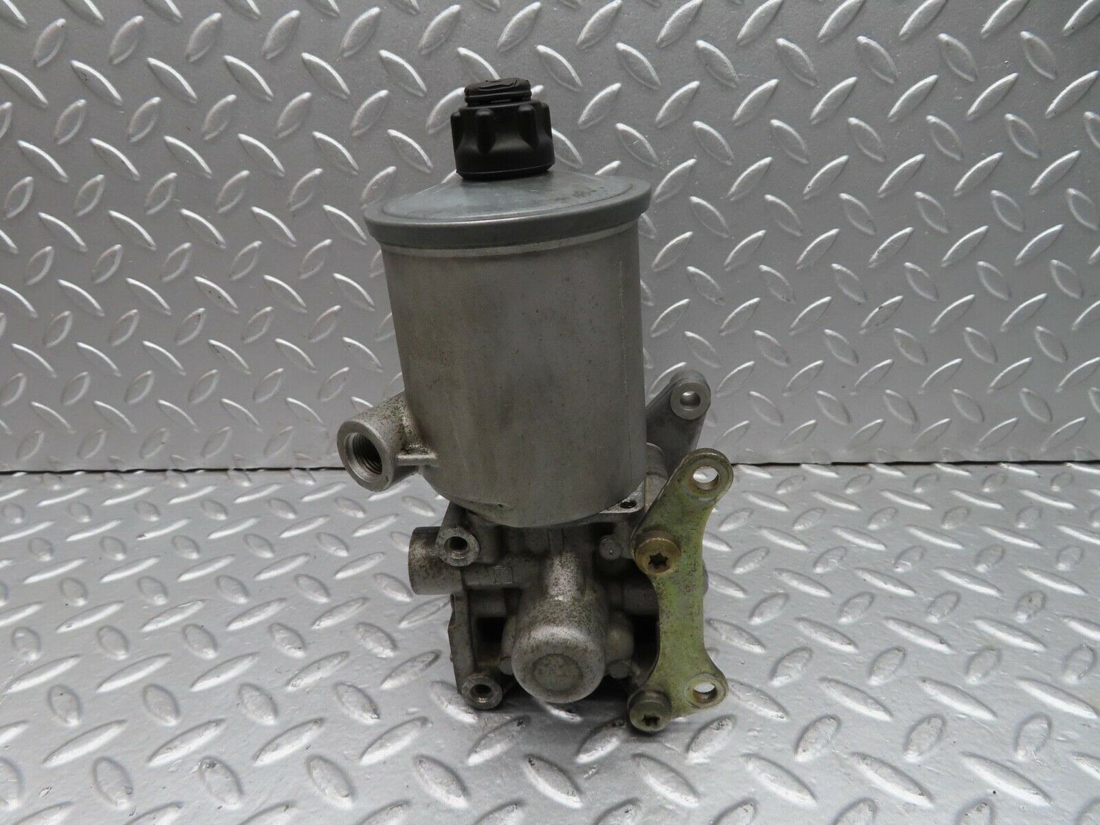 14970 Mercedes-Benz W140 S320 Power Steering Pump 7682501121 1404600580