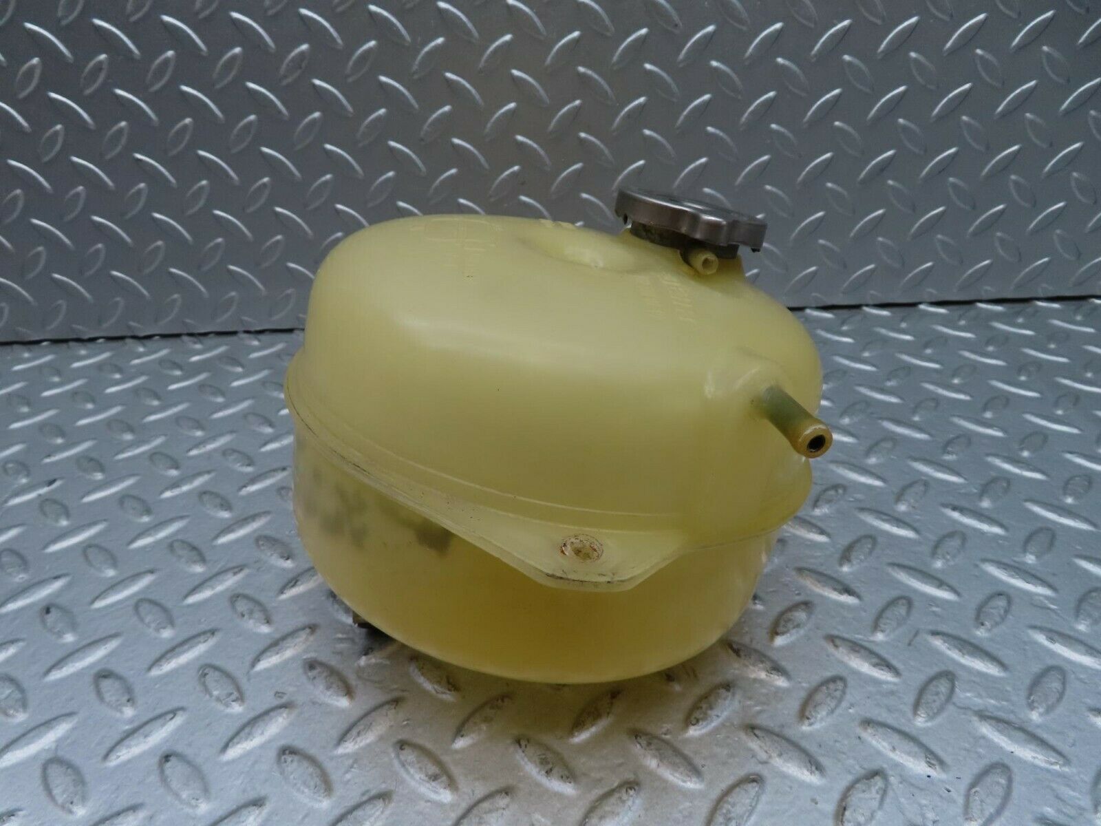 16582 Mercedes-Benz C107 380SLC Coolant Tank Reservoir Behr 1075000149